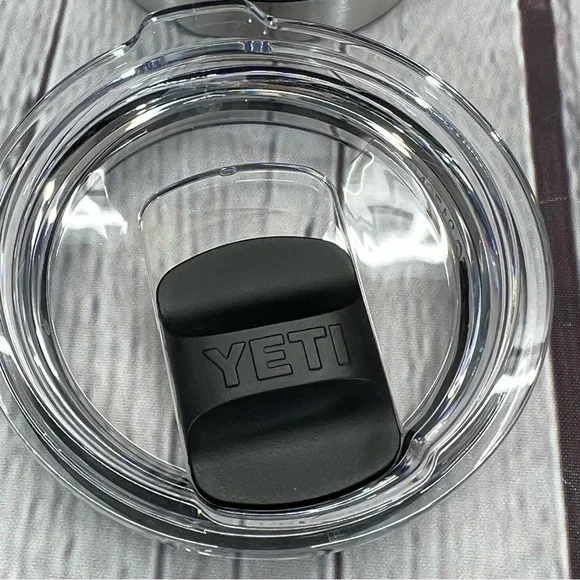 YETI Rambler 20 oz Tumbler-NAVY- NEW - Picture 9 of 11